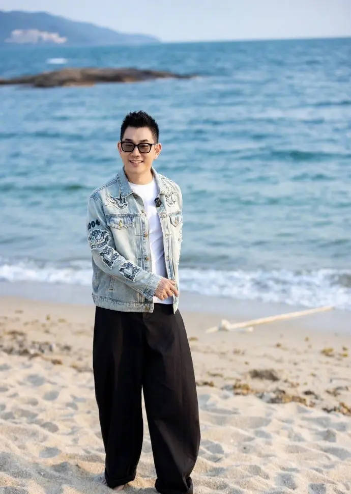 任贤齐被曝买下青岛一条街房产 被调侃为 “巡演买房两不误”