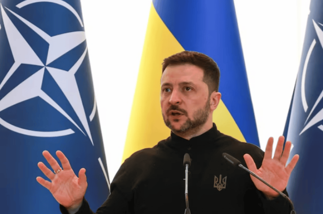 原创            泽连斯基揪着“中国援俄”不放，又要见中国大使，孤注一掷“碰瓷”中国是打什么算盘？