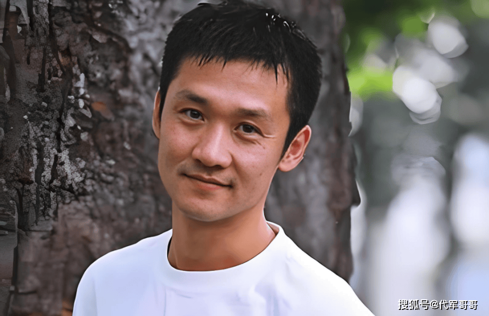 原创            演员黄志忠：离婚后忍不住流泪，想儿子想得睡不着，53岁仍单身