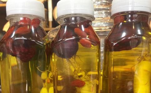药酒怎么泡 春季喝什么药酒 药酒的泡制方法