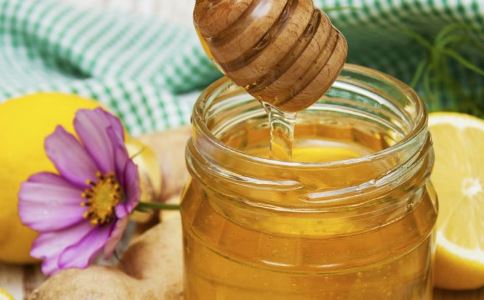 蜂蜜水好处众多，6 类人却不宜饮用，了解一下