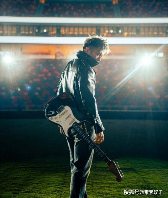 原创            谢霆锋演唱会即将开启，谢婷婷晒兄妹童年照支持，兄妹牵手好可爱