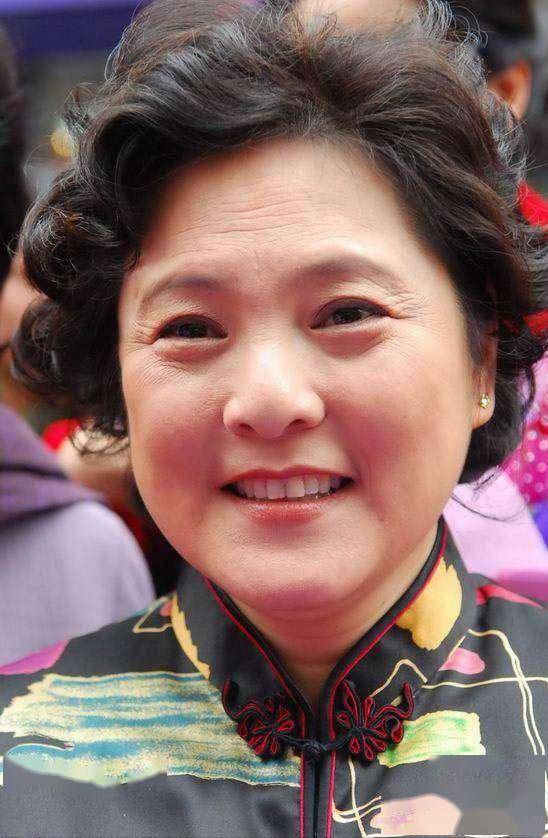 原创            张芝华儿子：眉眼酷似郭凯敏，却与继父更亲，如今37岁事业有成