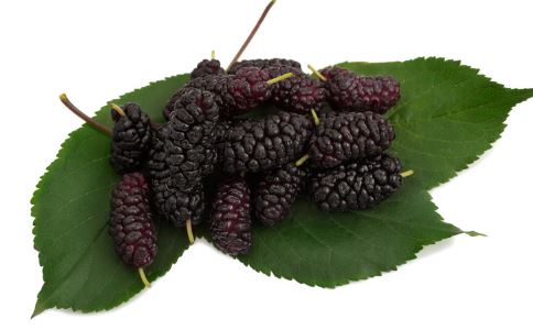 眼睛疲劳怎么办？平时可多吃桑葚来缓解。