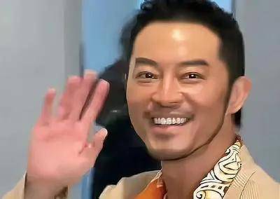 原创            沙溢黑到反光综艺舞台上的意外欢乐风暴