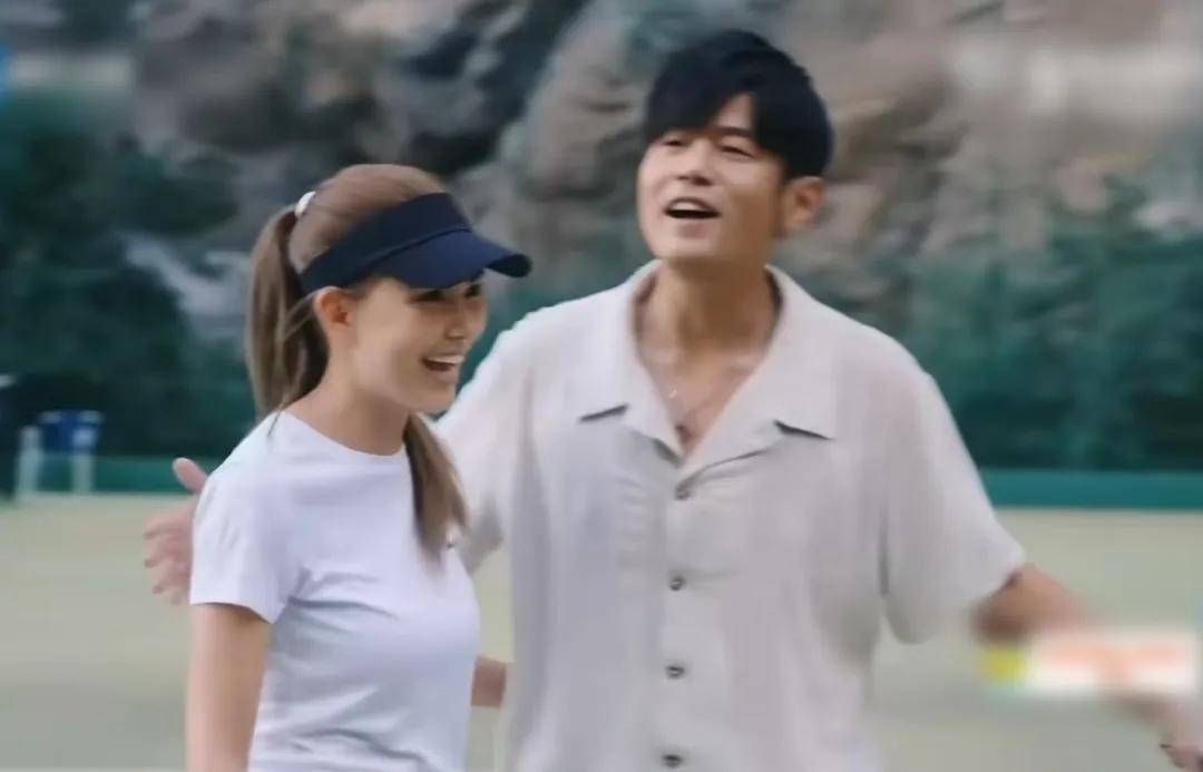 原创            昆凌周杰伦合体上综艺，相差14岁年龄差好明显，女方17岁就在一起