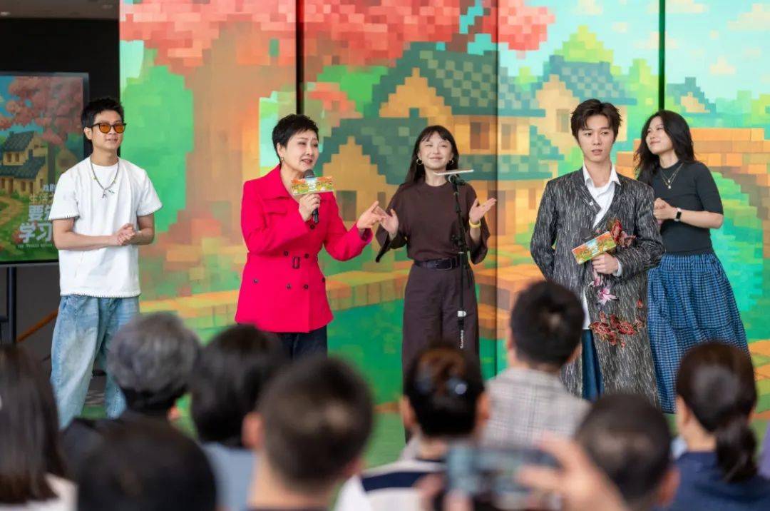 原创            张凯丽赵文瑄来吴江当班主任了