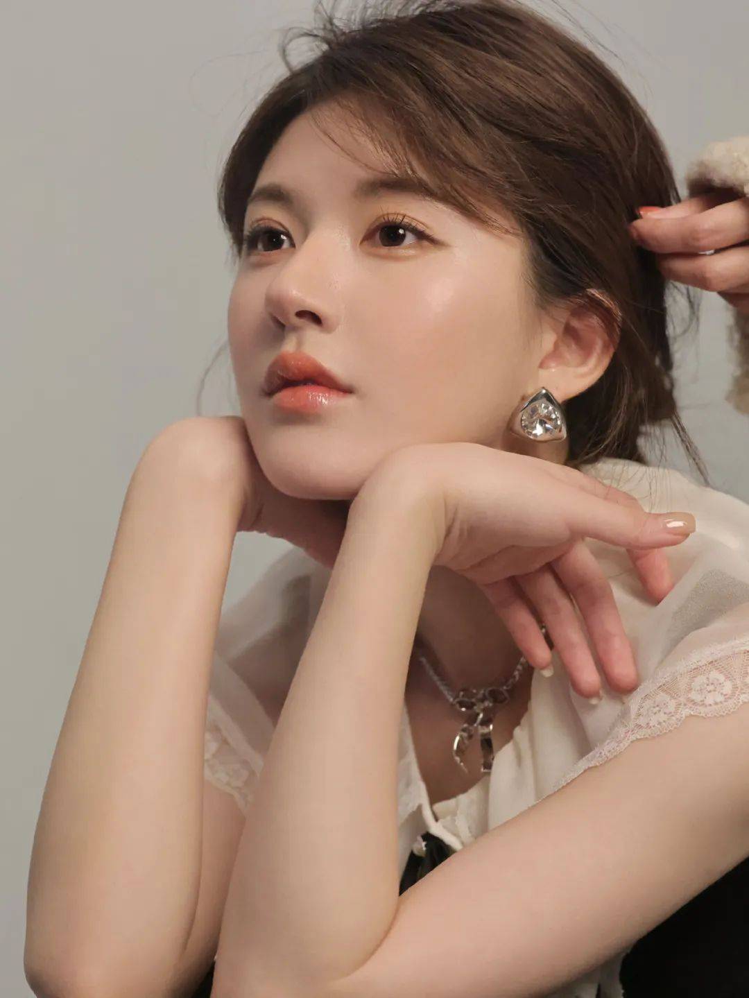 榜妹热线 ｜赵露思综艺停播？李昀锐杀青无缝进组？陈都灵红毯？陈昊宇商务？孙珍妮脸肿被质疑整容？