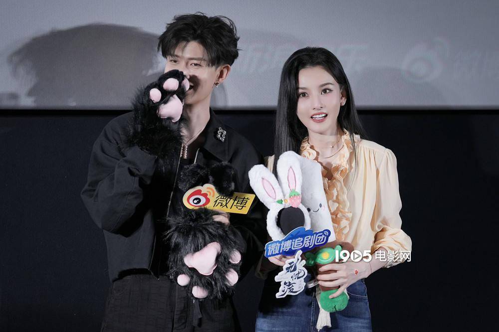 宋祖儿出席活动！同框任嘉伦宣传新剧《无忧渡》