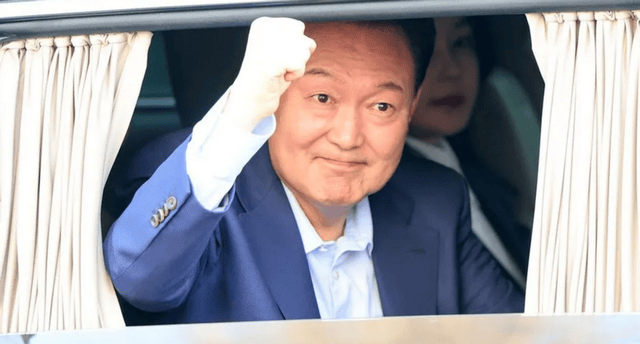 原创            尹锡悦公审现场拒绝谢罪，宁可面临最高死刑，也选择顽抗到底