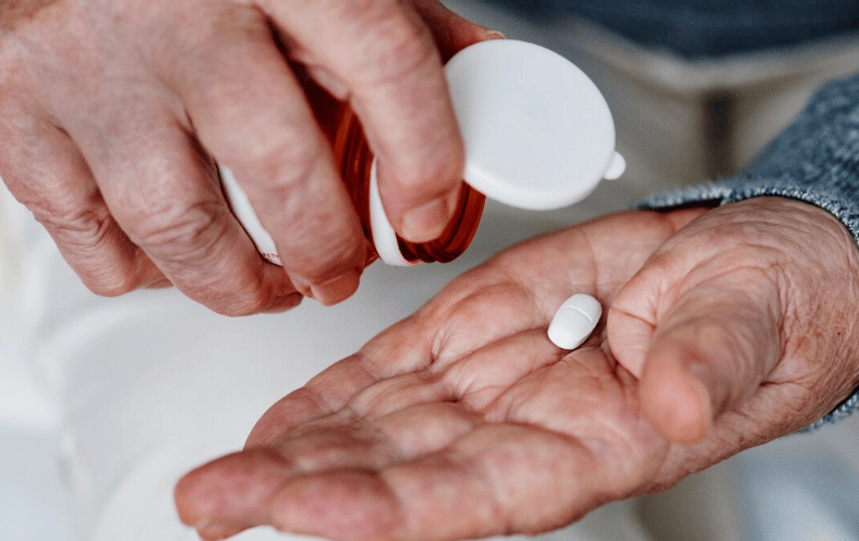 福丽康欣盐酸美金刚片可以改善老年痴呆，但这几类人要注意