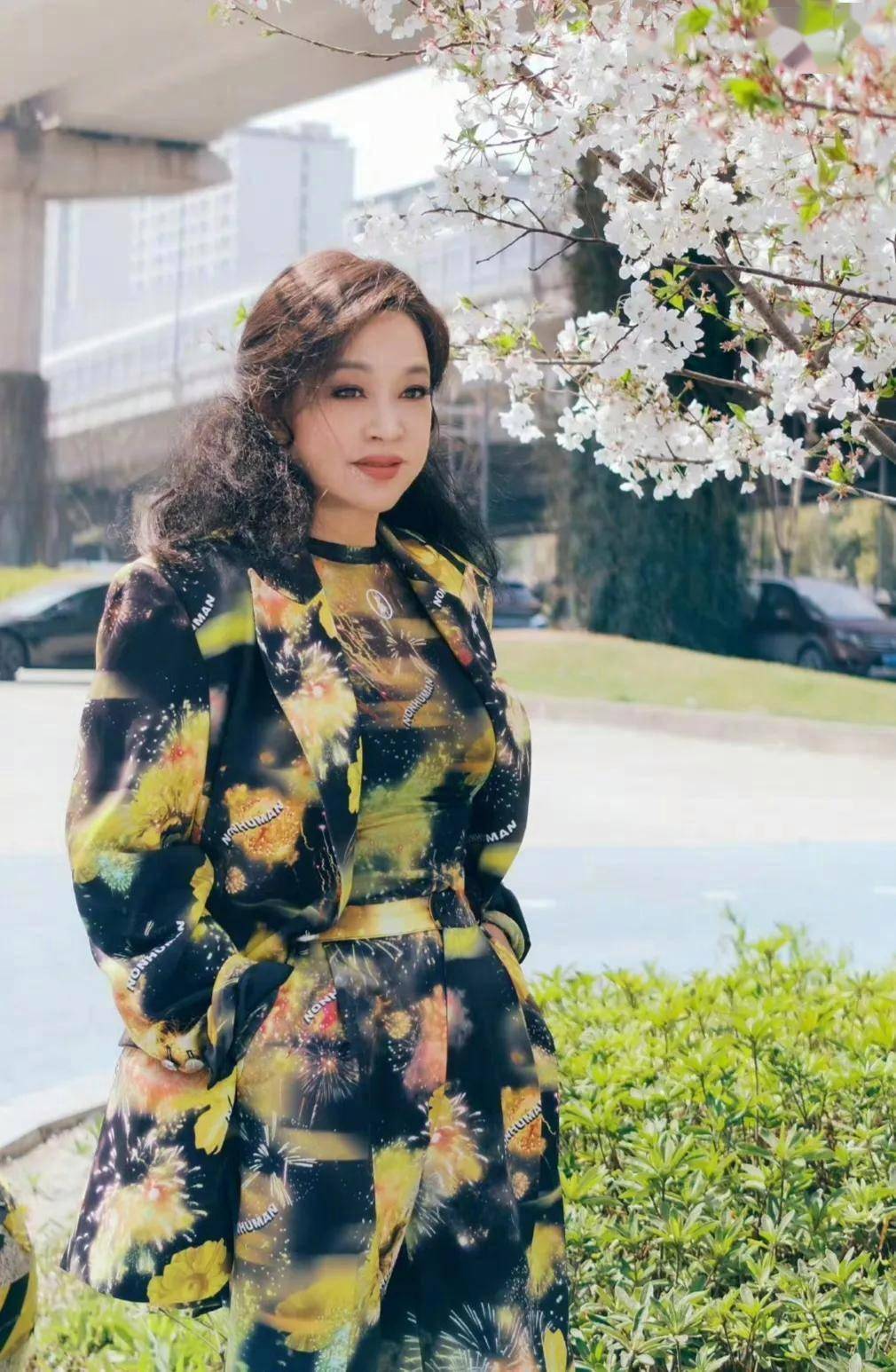 《一路繁花2》姐姐阵容来啦，弟弟大预测！那英，海清，刘嘉玲！