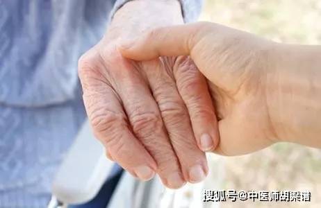 类风湿关节炎患者贫血正常吗？该怎么治疗？