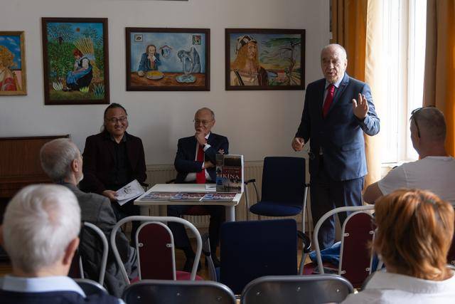 新书《百面中国》展现中国独特魅力