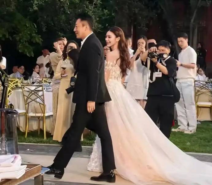 S妈否认盗走大S珠宝，怒斥葛斯齐是loser，具俊晔正在准备雕像