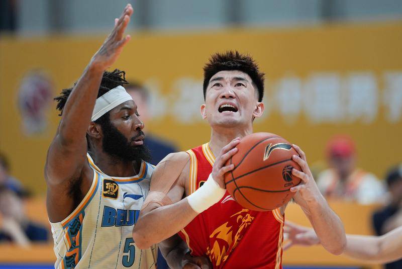 孙铭徽两罚全失+15中3 广厦核心后卫赛后发泄不满