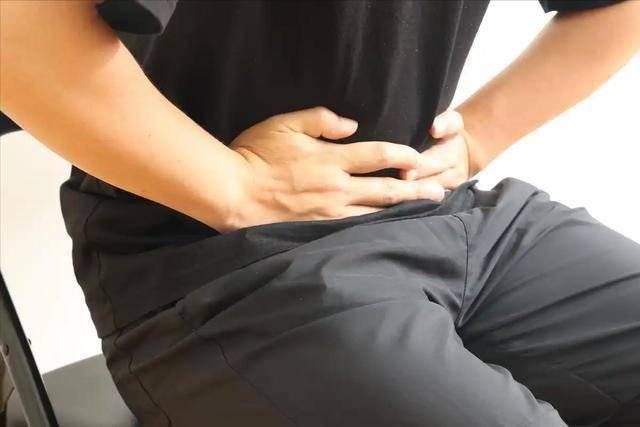 医生强调：胰腺出现肿瘤时，会有3个表现，若你也有，别太大意了