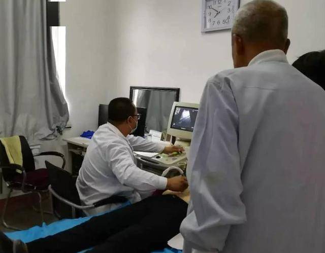 55岁男子肝衰竭去世，医生叹息：把这4物当饭吃，肝再好也扛不住