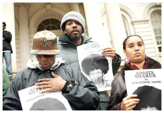 阿萨塔沙库尔的传记