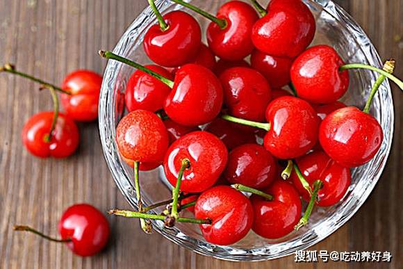 原创            夏季是养心的好时机，作为水果中的“美容养心果”，能适当多吃点