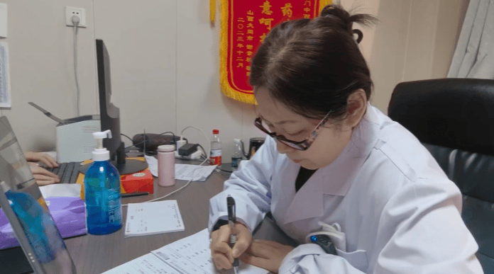齐岩主任医师教你科学饮食，轻松应对痛风困扰