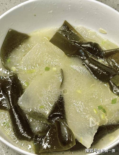 立夏后要“养骨”！建议少吃洋葱土豆，多吃8样，腿脚有劲精神足