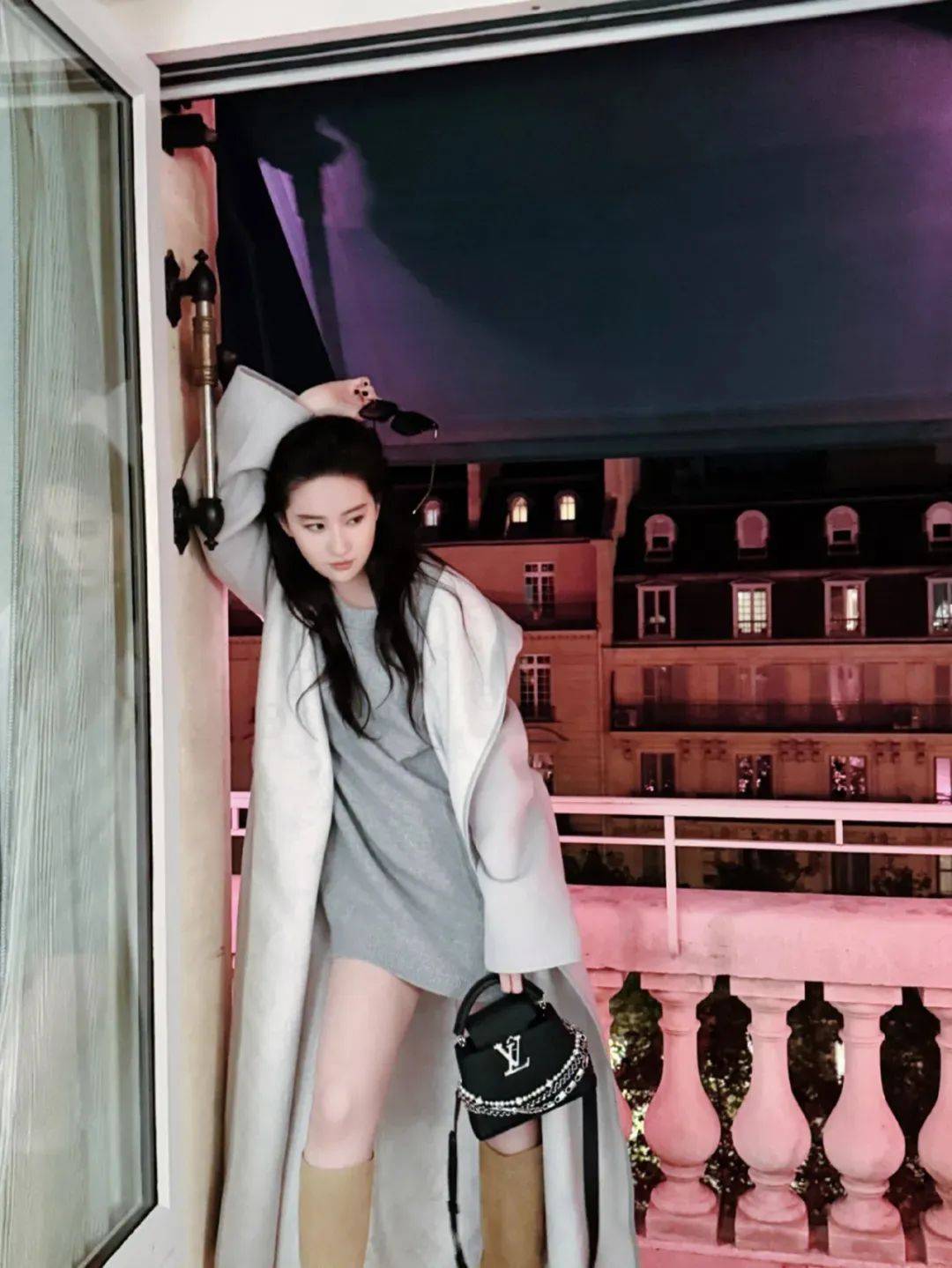 刘亦菲｜女神写真 | 肉丝长腿，好圆润