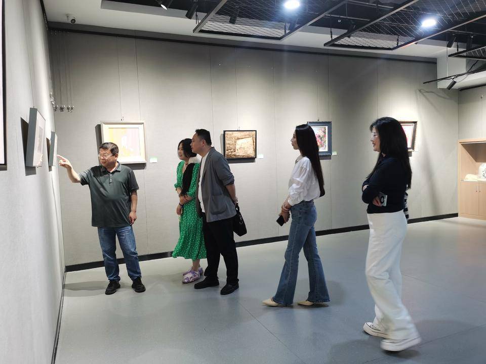 70幅作品走进奎文，第七届“方寸之间”潍坊小幅油画作品展开展