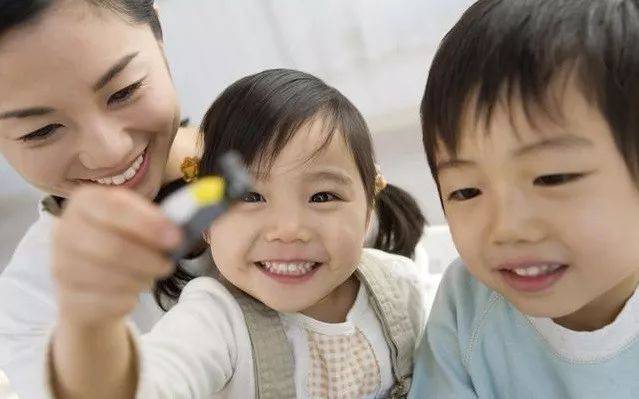 心理学研究：父母在孩子一生中扮演四种角色