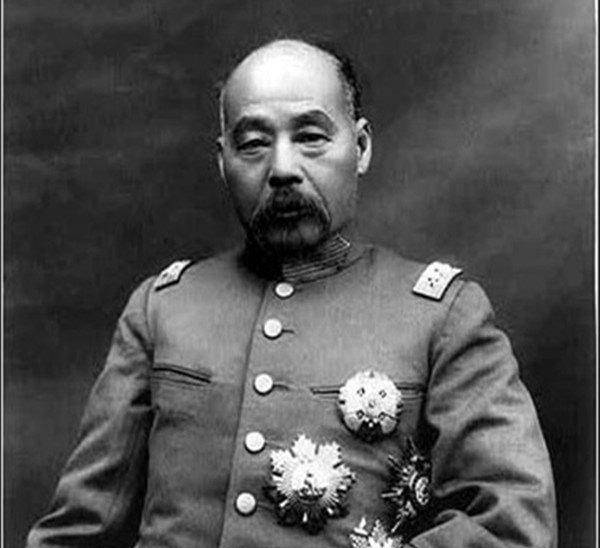 溥仪退位后送冯国璋字画，冯国璋看后吃惊感叹：幸亏没帮他当皇帝