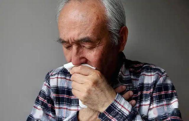 有没有肺癌，呼吸科医生含泪苦劝：这4处出现异常，别小瞧快就医
