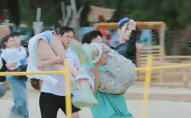 原创            方言传话变“我是你娘”！王宝强凭一句话，让《五哈5》播放量翻倍