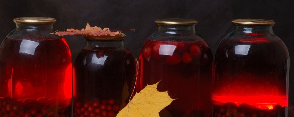 人参泡酒方法及不宜服用人群（共 30 字左右）