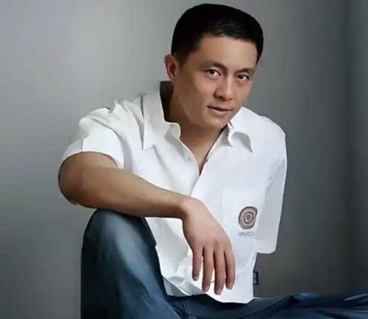 原创            老戏骨常戎现状：62岁肌肉发达，热衷下厨，45岁妻子风韵犹存