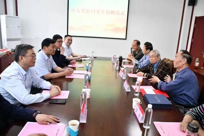 翰墨丹心报桑梓——书法家张振国向山建大捐赠作品的文化意义