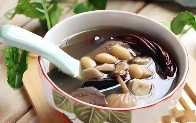 春雨绵绵建议多吃这4种食物，祛湿排毒，身体更轻松