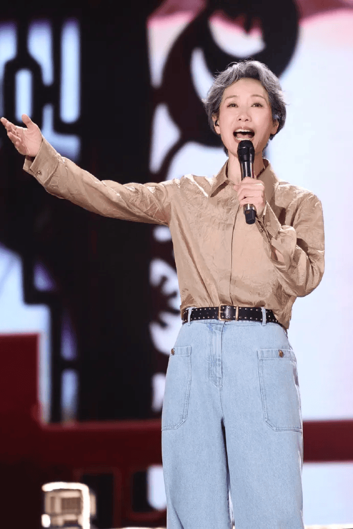 62岁叶童凌晨宣布：不再参与！