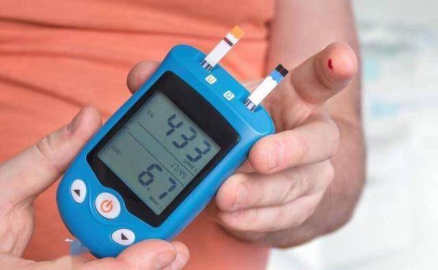 痛风患者喝茶：3种茶坚决不喝，2种茶要多喝，有助降尿酸