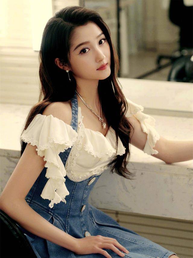 原创            亲姐去世后，父亲却对外称关晓彤是独生女，关家在“隐藏”什么？