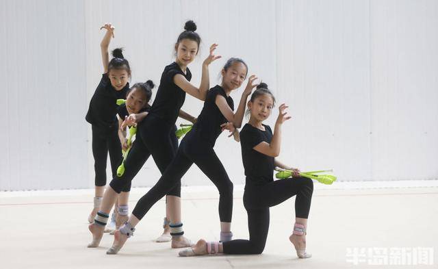 汗水编织梦想 追梦的艺术体操女孩