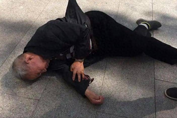 老人有多大概率会突发脑梗？医生忠告：别太懒惰，日常做好4件事