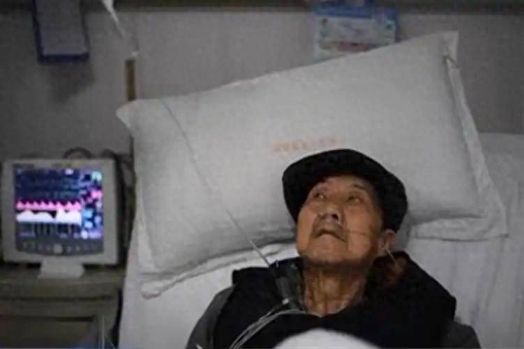 原创            肺癌的第一信号，不看胸口疼不疼，医生提醒：身体3个迹象要留意