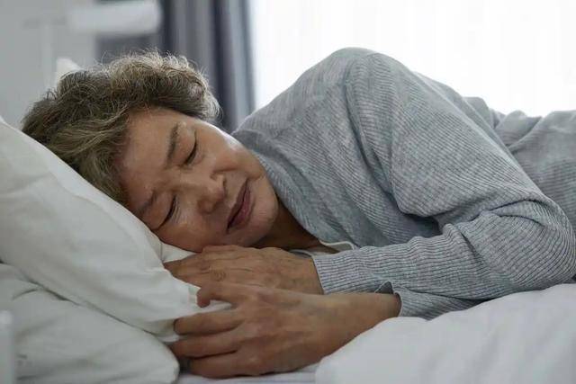 医生研究发现：高血压患者若每天睡午觉，不出3个月，或有3变化