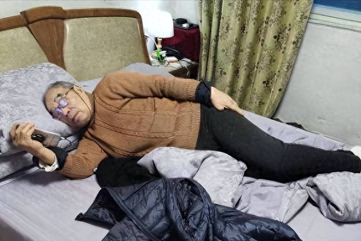 原创            气温回暖，医生提醒肾病患者：宁可躺着玩手机，也别随便做5件事