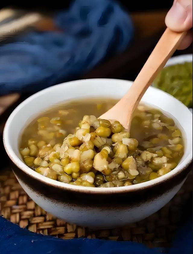 三伏天最该喝的不是绿豆汤！这4碗“祛湿汤”鲜掉眉毛，清爽不腻