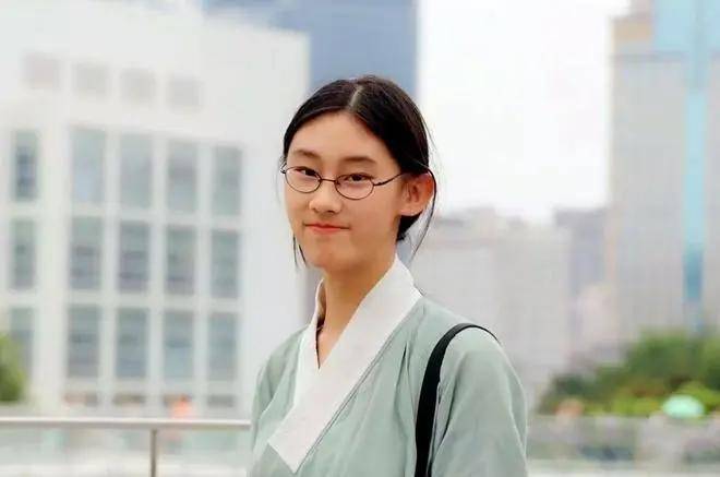 原创            8年前，那个让董卿赞不绝口的才女武亦姝，清华毕业后现状如何？