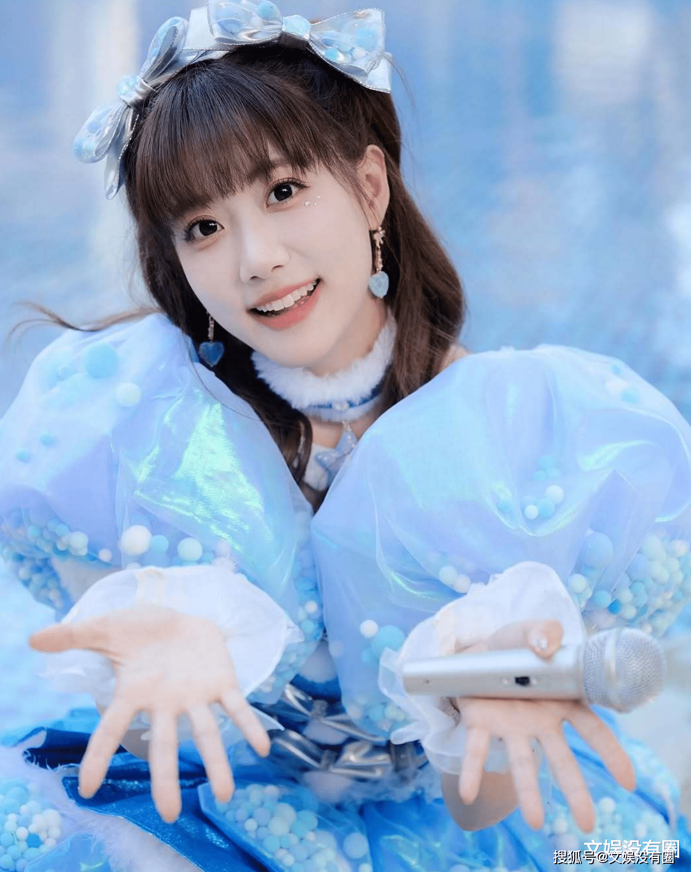 原创            《乘风2025》风波升级：“心疼李艺彤”背后的选秀“潜规则”