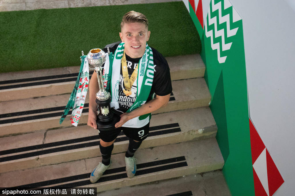 吉奥克雷斯转会大戏：女友“一句话”震动曼联！家人晚宴密谋，阿森纳偷笑？