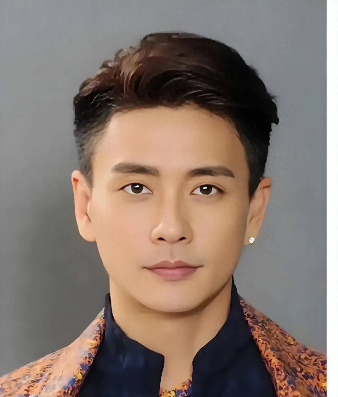 黄宗泽餐厅遭差评引热议，顾客要求本人道歉，粉丝力挺老板人品