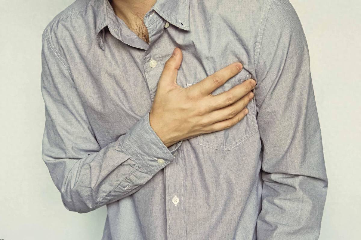 原创            突发急性胸痛，别不当回事，严重可能心衰，90分钟内治疗黄金期